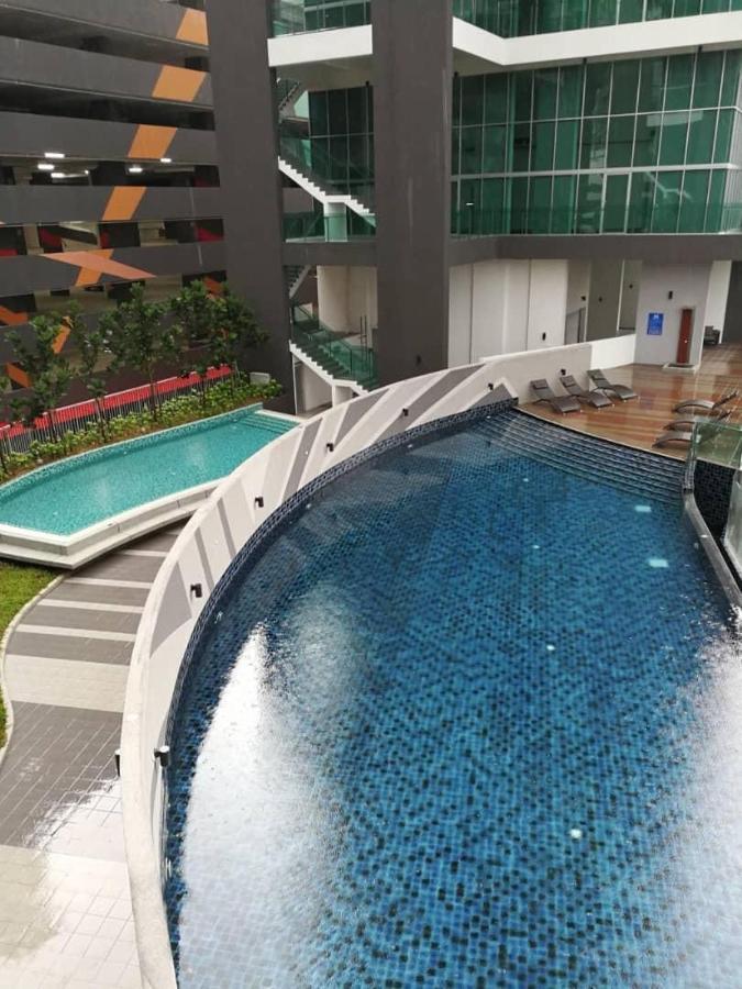 Rantissi Homestay The Zizz Damansara North Петалинг-Джая Экстерьер фото